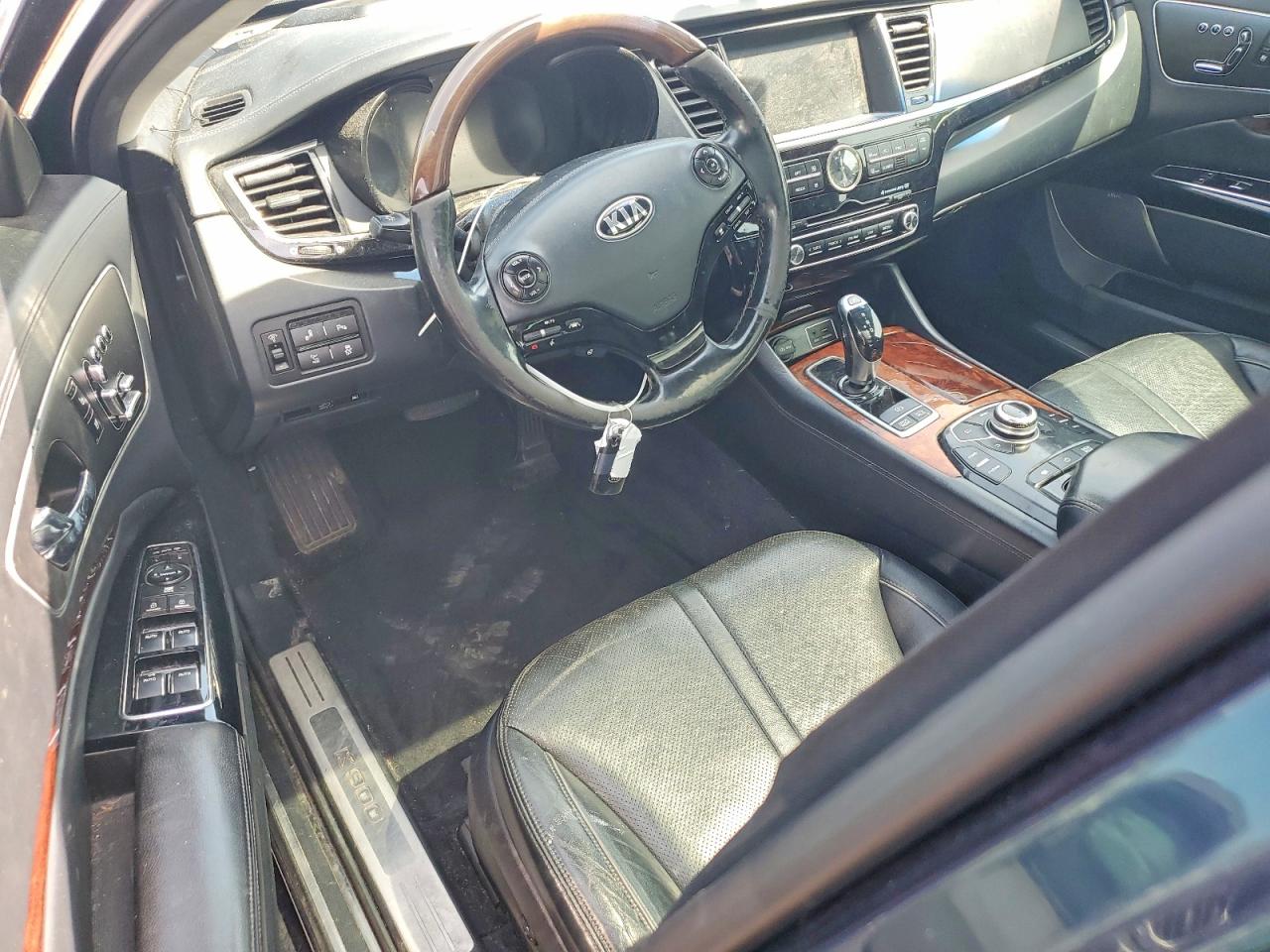 Kia K900 Luxury