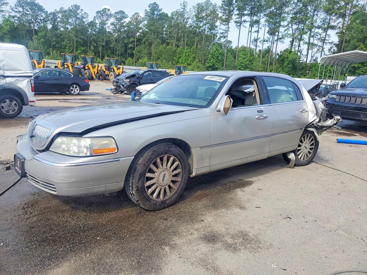 Salvage Lincoln Towncar Image