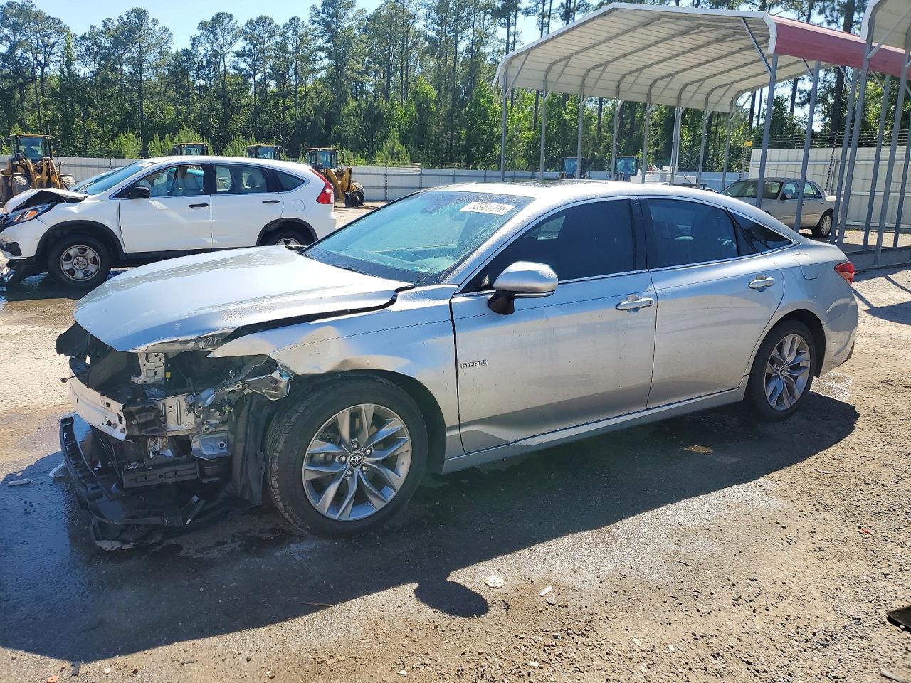 Salvage Toyota Avalon Image
