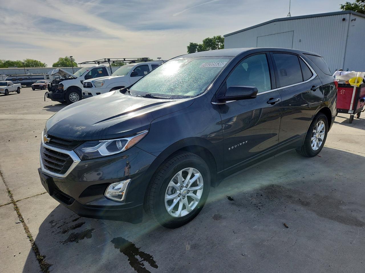 Salvage Chevrolet Equinox Image