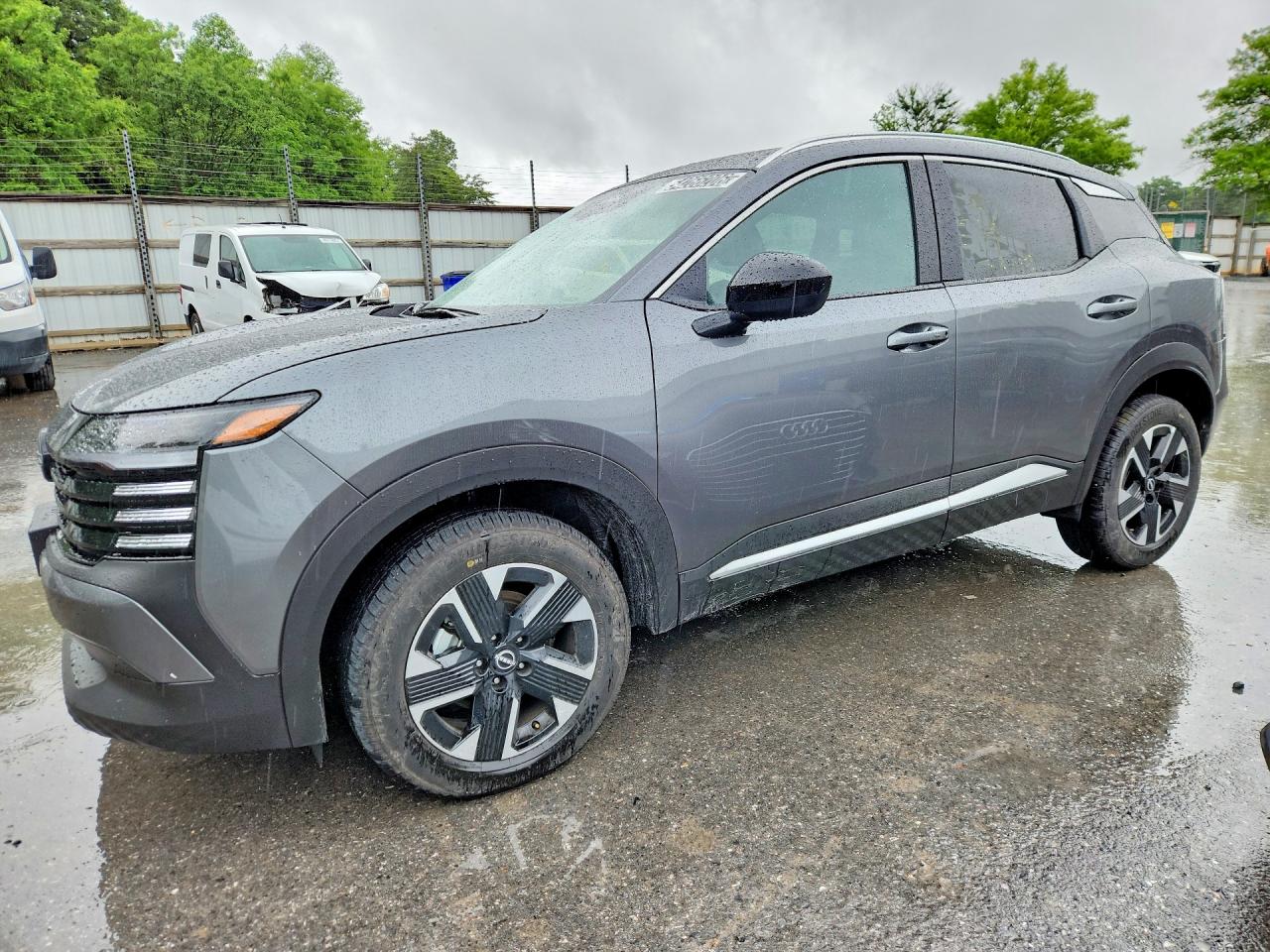 Salvage Nissan Kicks Image
