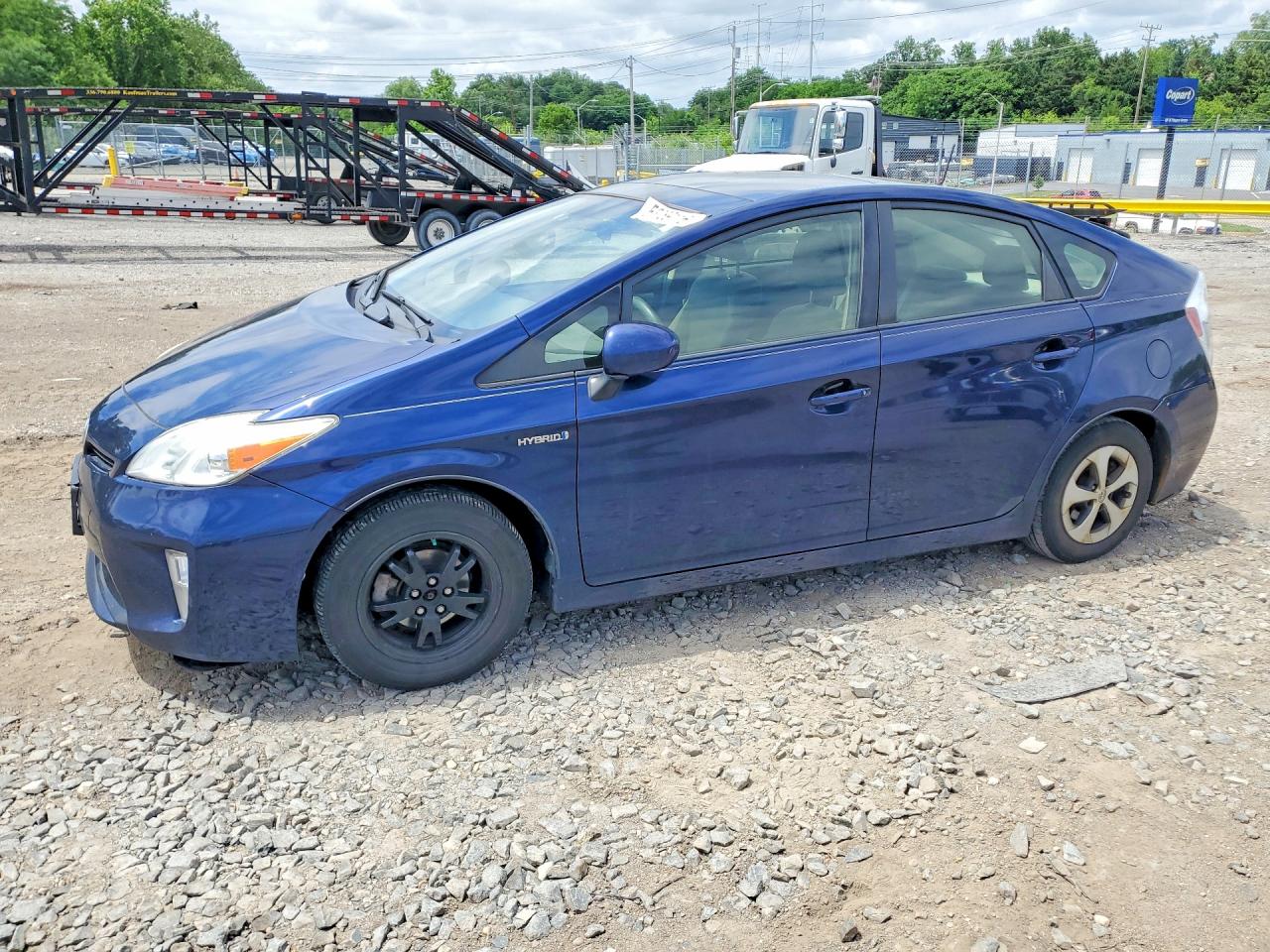 Salvage Toyota Prius Image