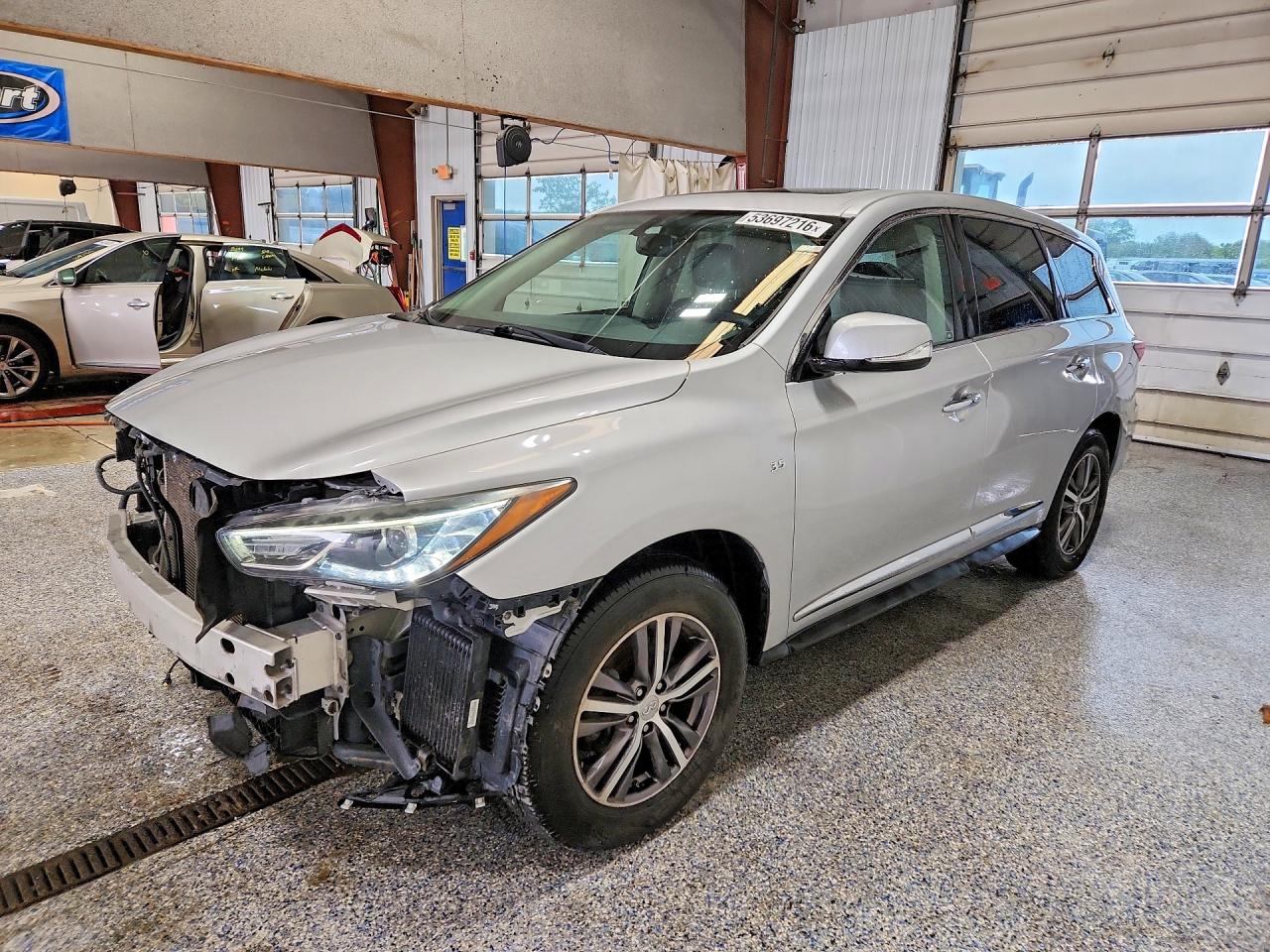 Salvage INFINITI Qx Image