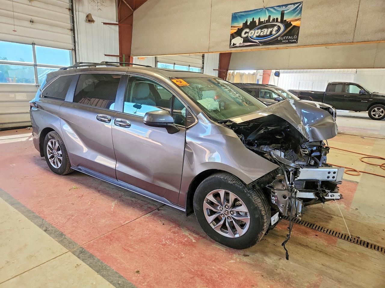 Toyota Sienna Le