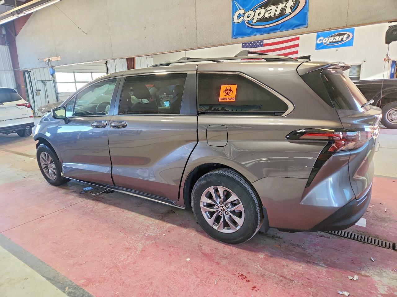 Toyota Sienna Le