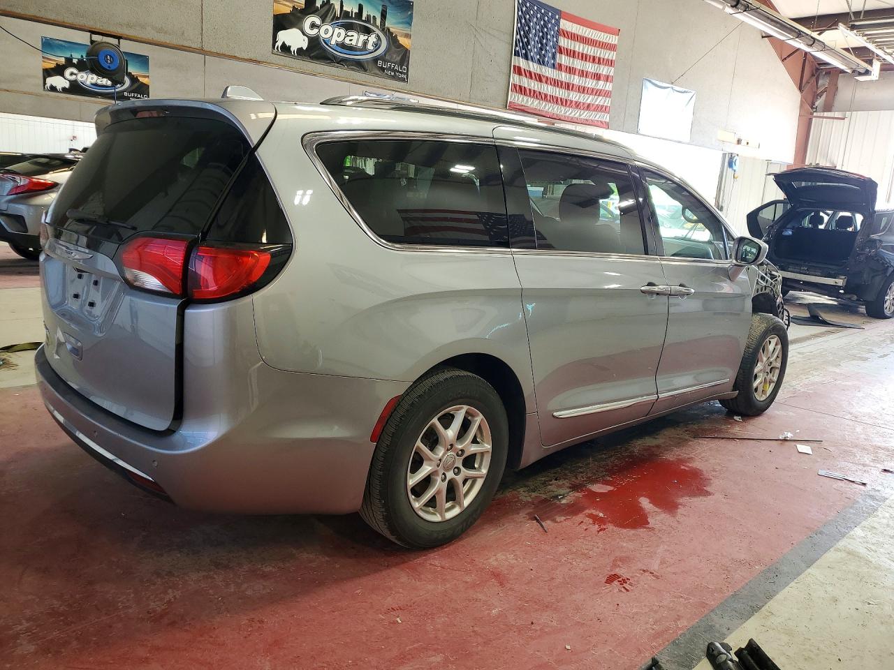 Chrysler Pacifica Touring L