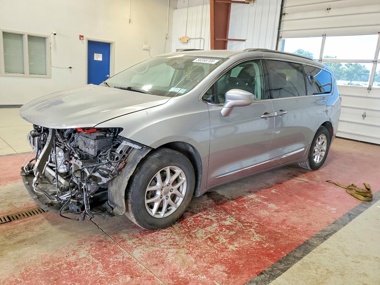 Salvage Chrysler Pacifica Image