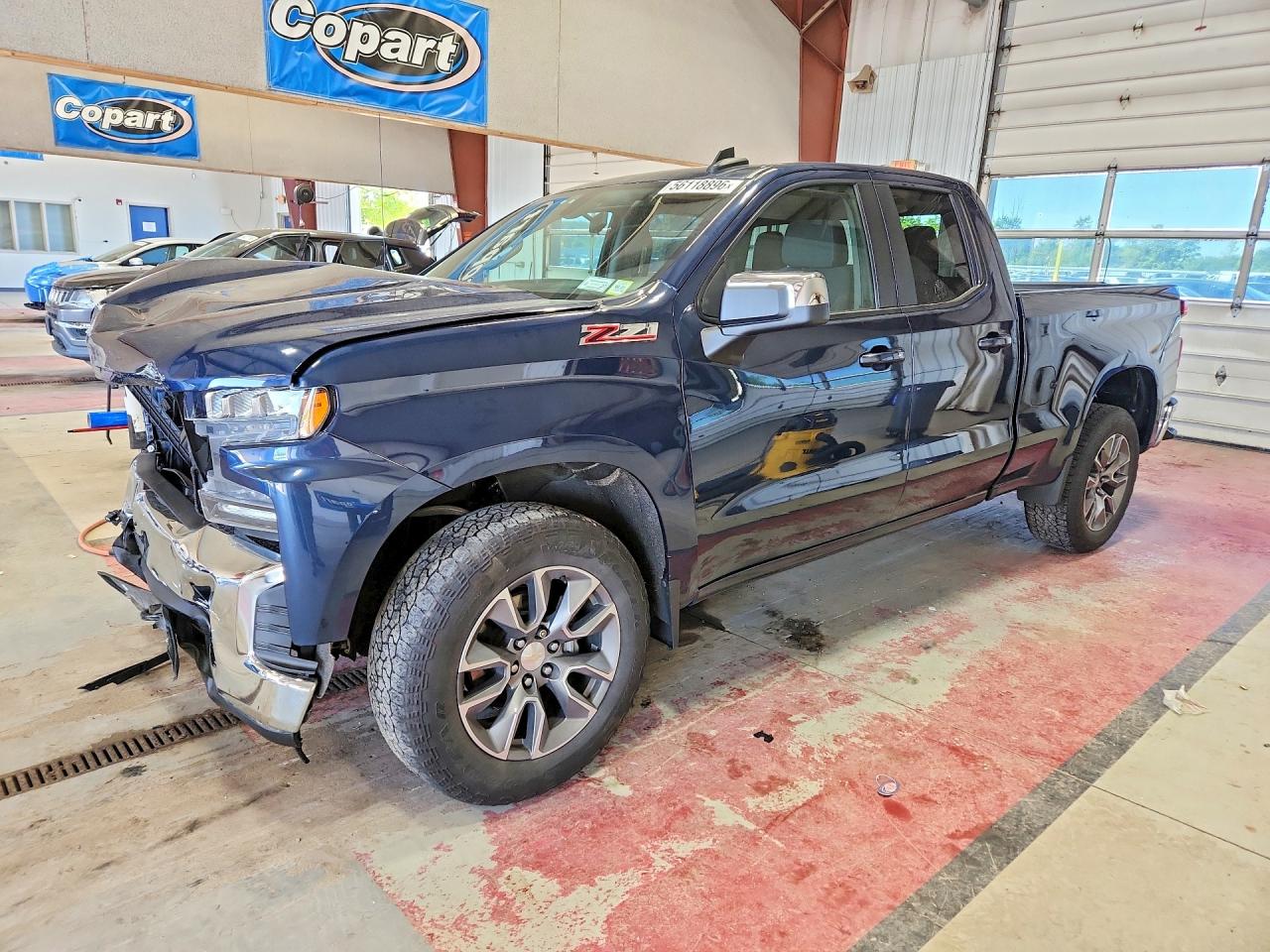 Salvage Chevrolet Silverado Image
