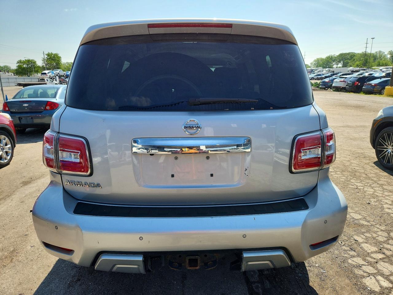Nissan Armada Sv