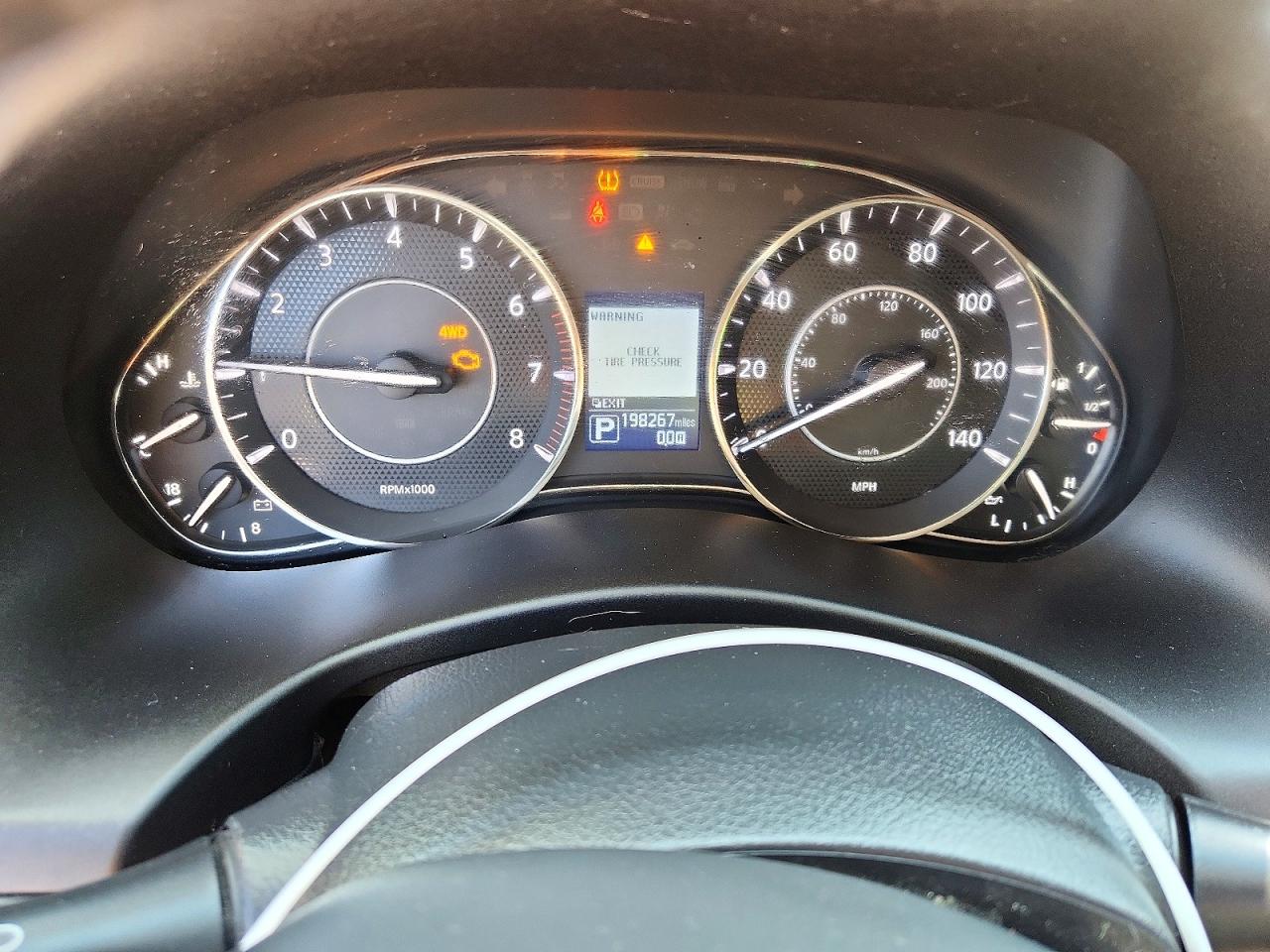 Nissan Armada Sv