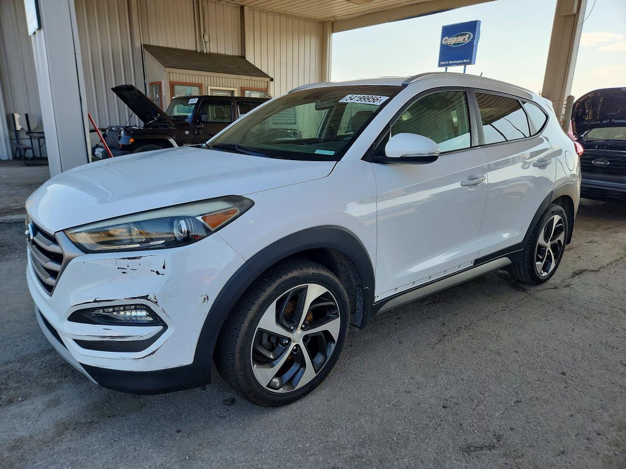 Salvage Hyundai TUCSON Image