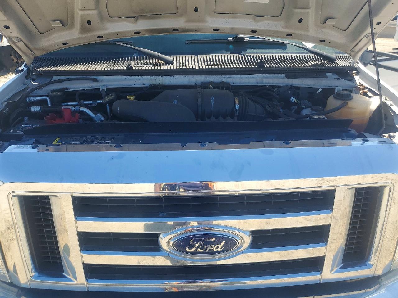 Ford Econoline E350 Super Duty Cutaway Van