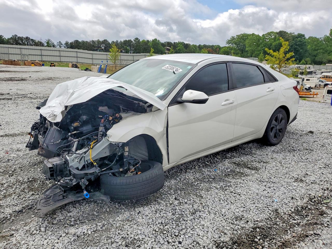 Salvage Hyundai ELANTRA Image