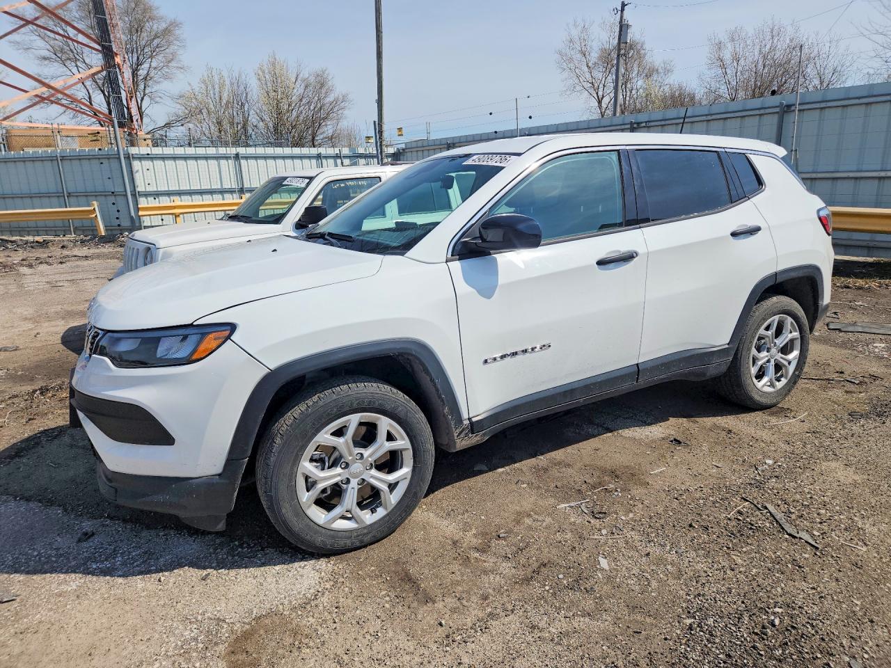 Salvage Jeep Compass Image