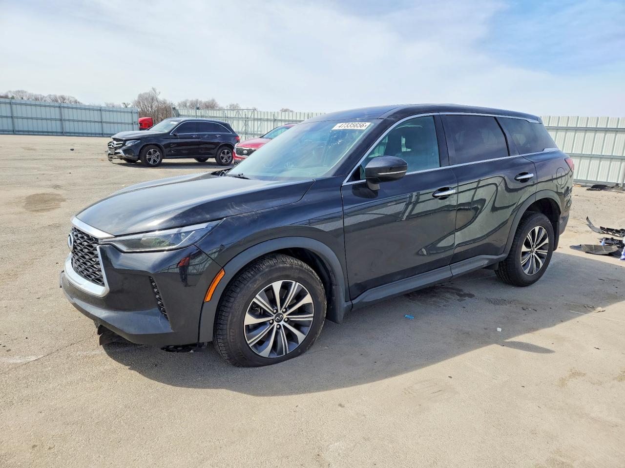 Salvage INFINITI Qx Image