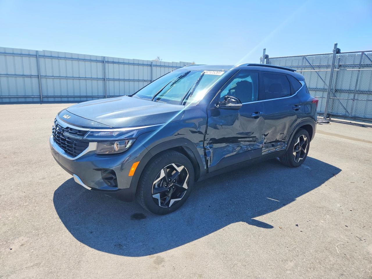 Salvage Kia Seltos Image