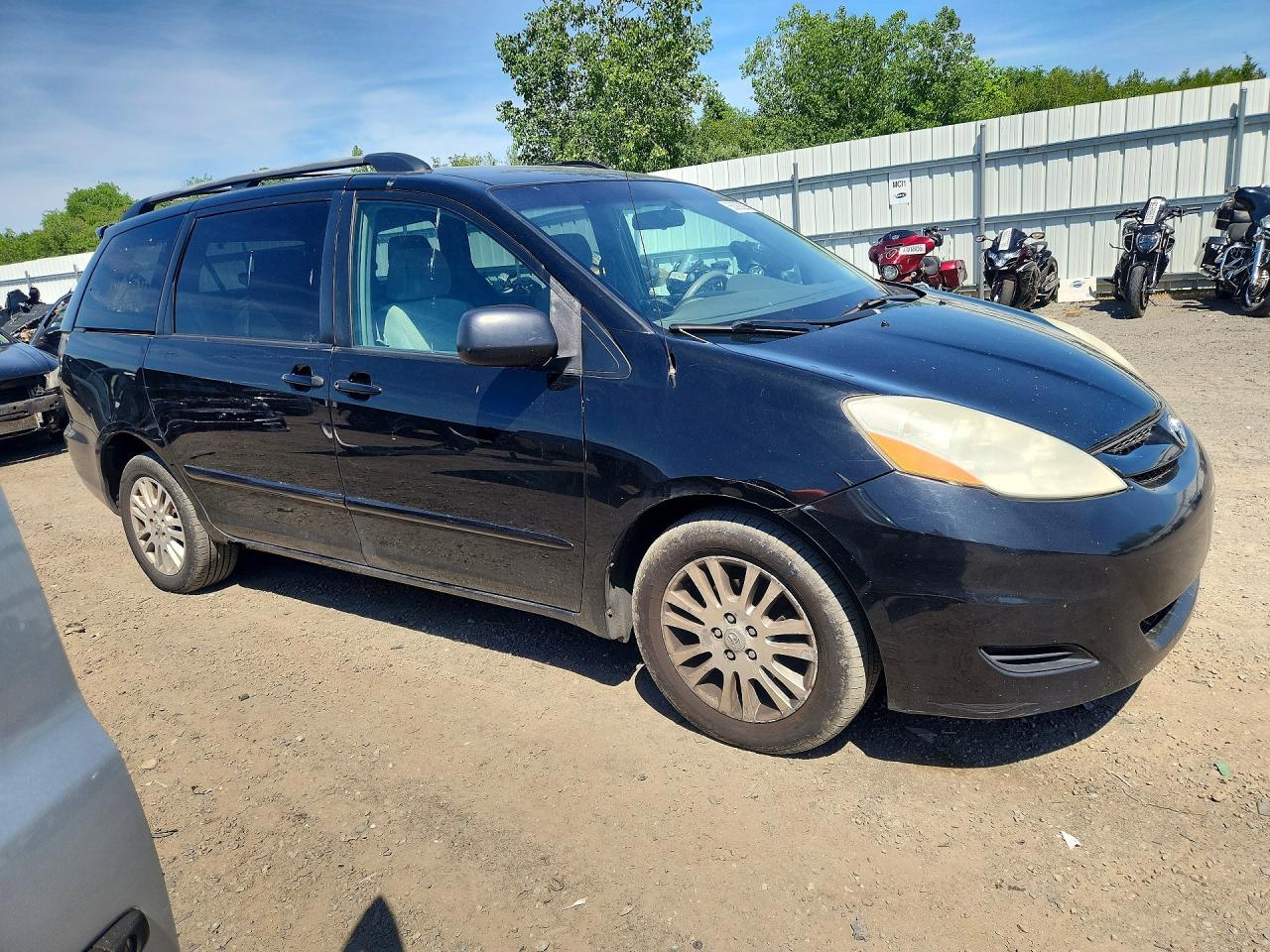 Toyota Sienna Le