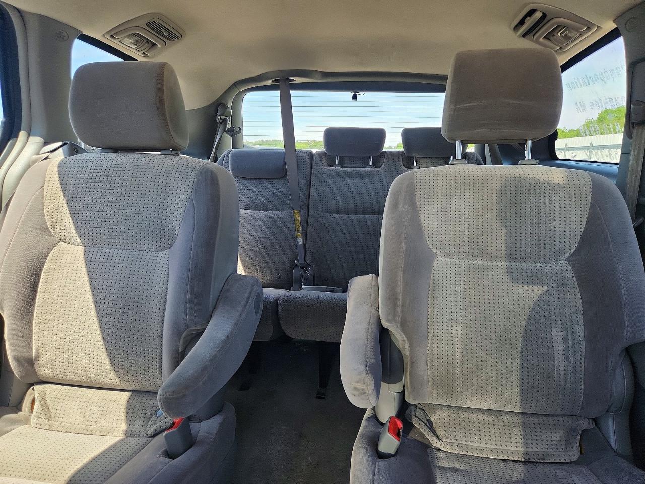 Toyota Sienna Le