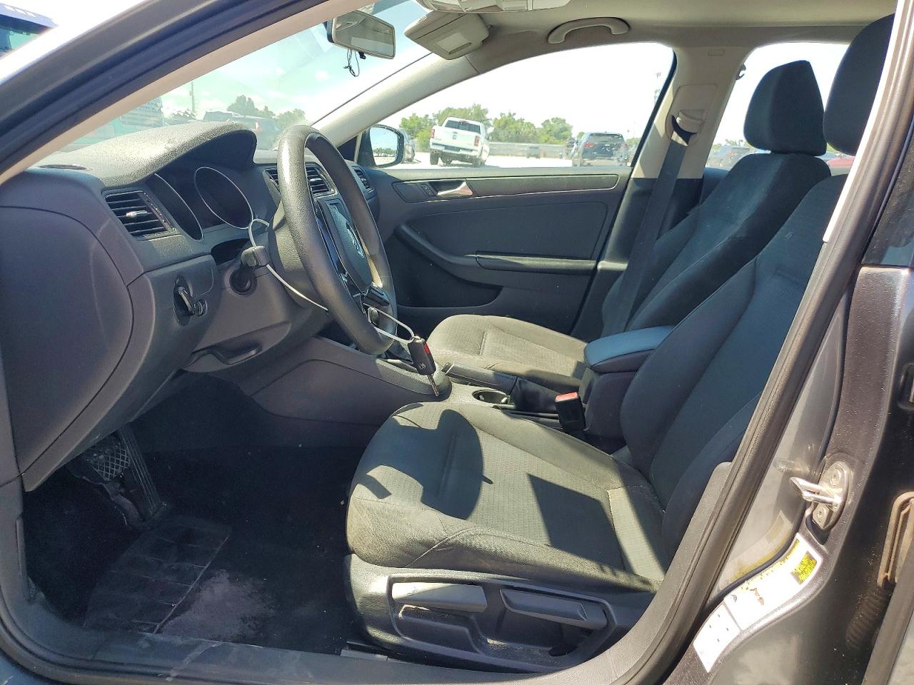 Volkswagen Jetta S