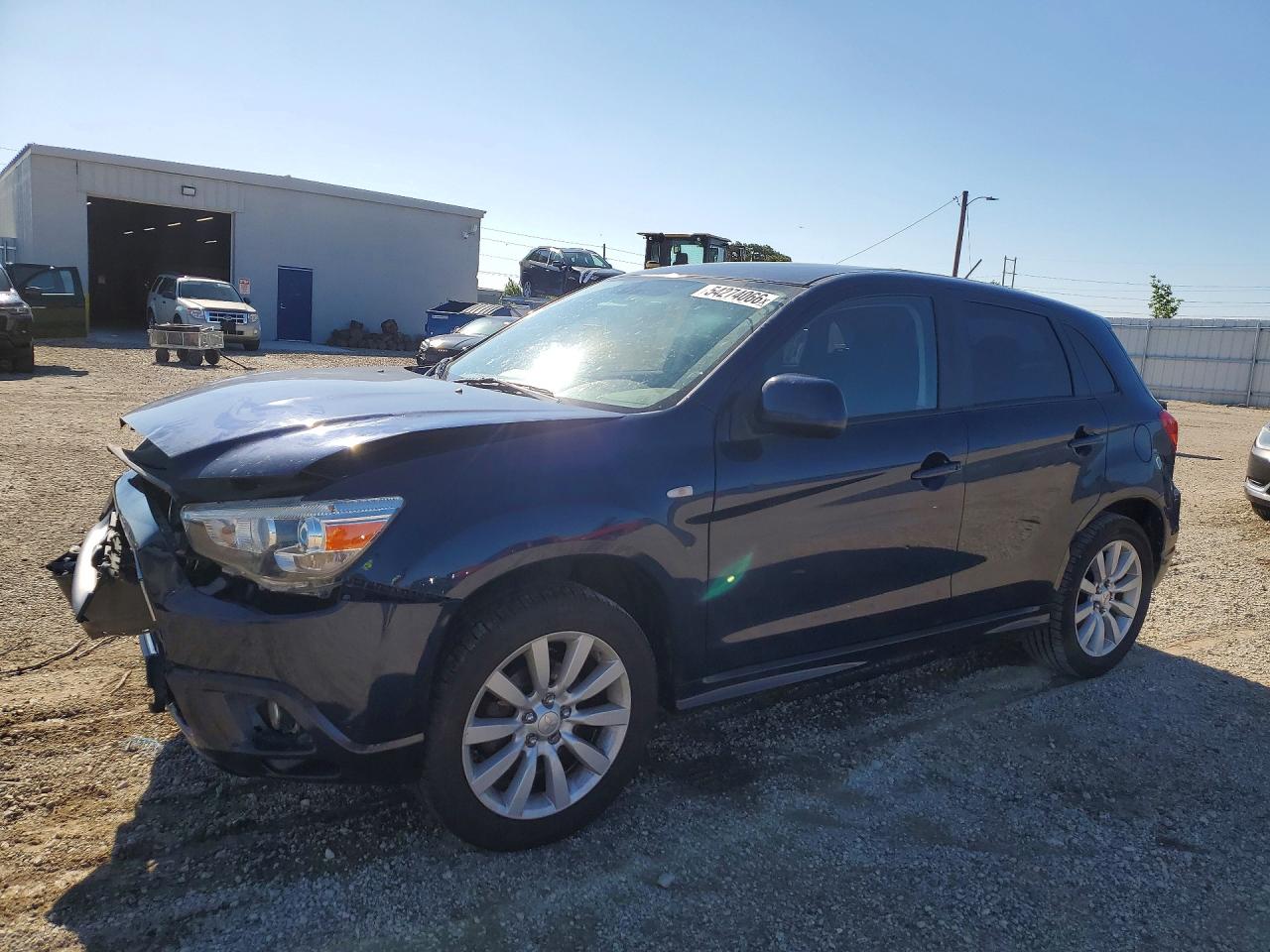 Salvage Mitsubishi Outlander Image