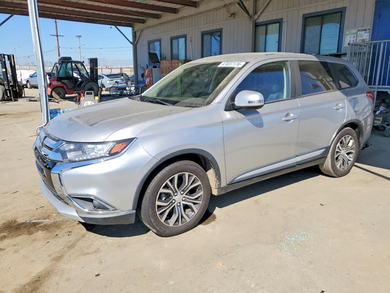 Salvage Mitsubishi Outlander Image