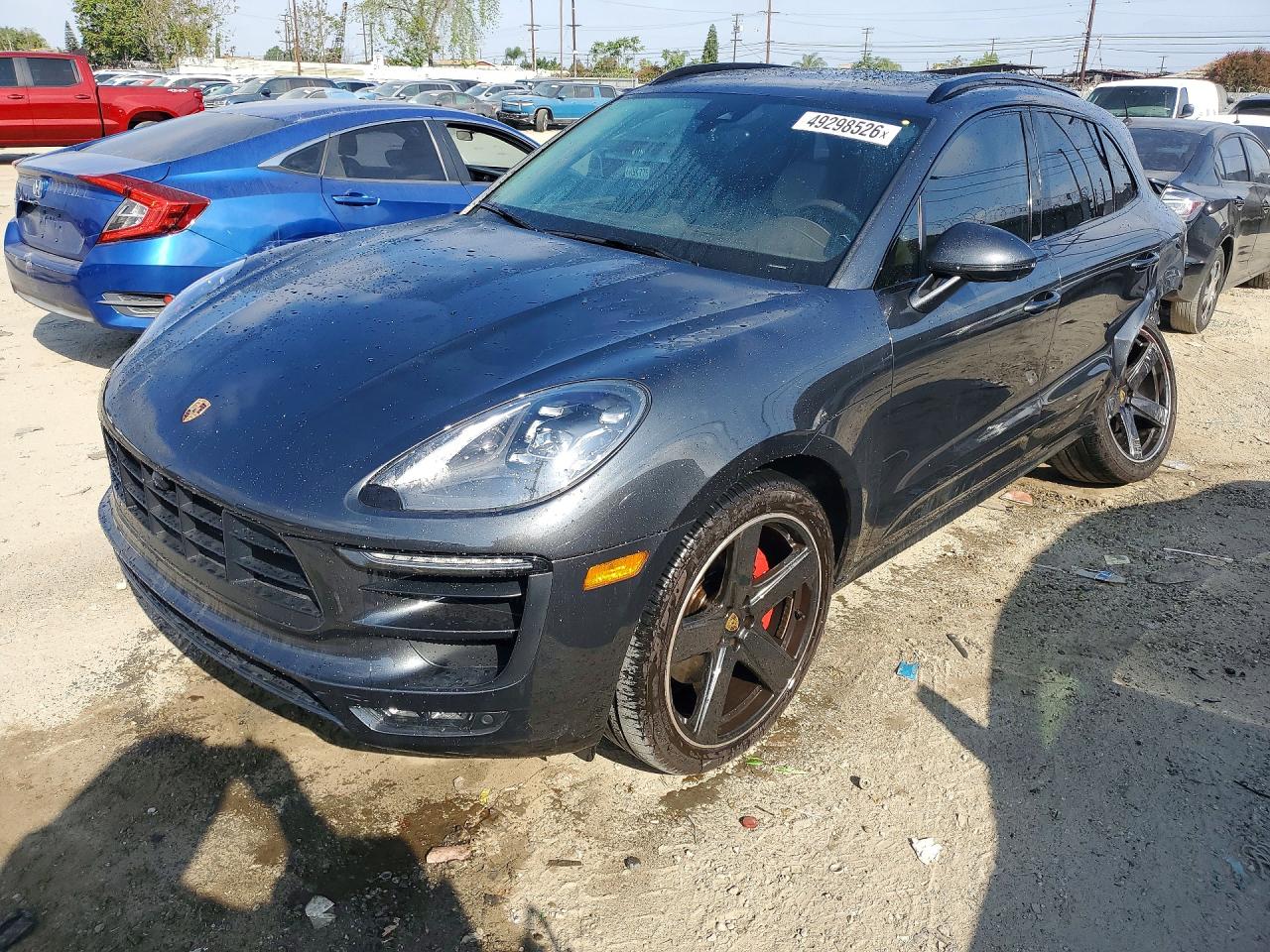 Salvage Porsche Macan Image