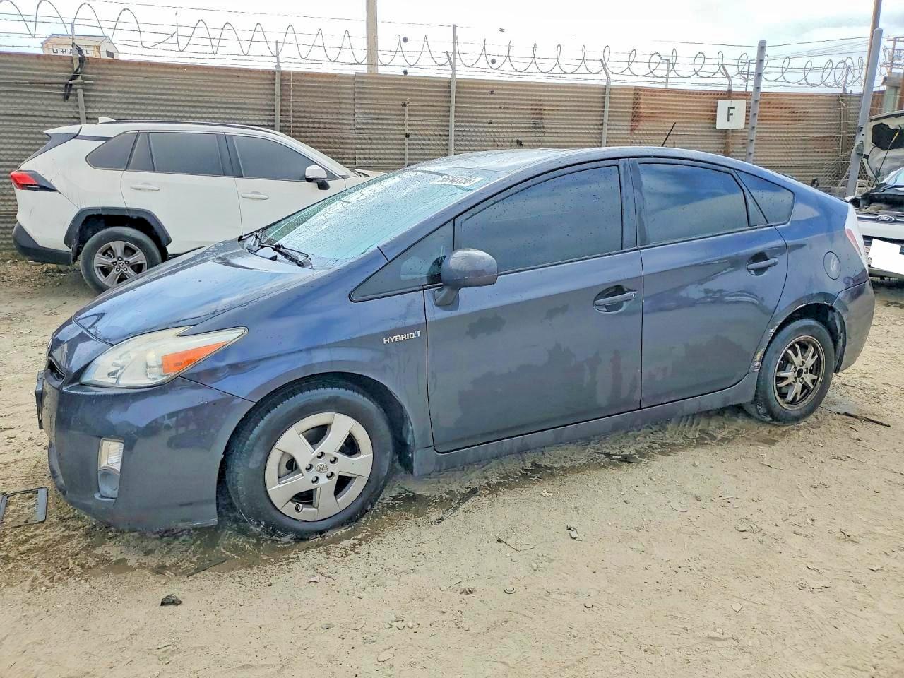 Salvage Toyota Prius Image