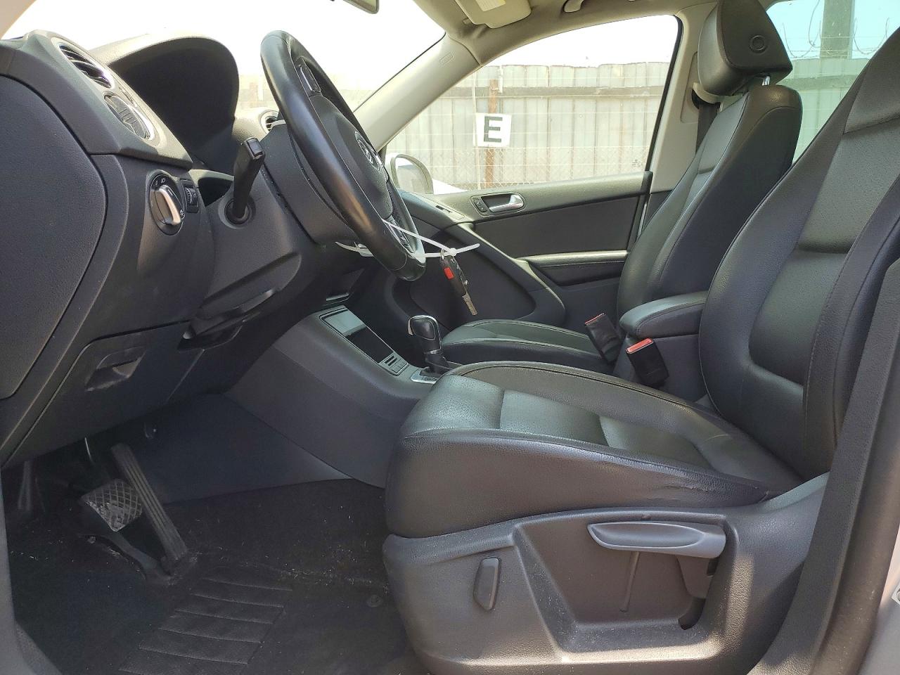 Volkswagen Tiguan S
