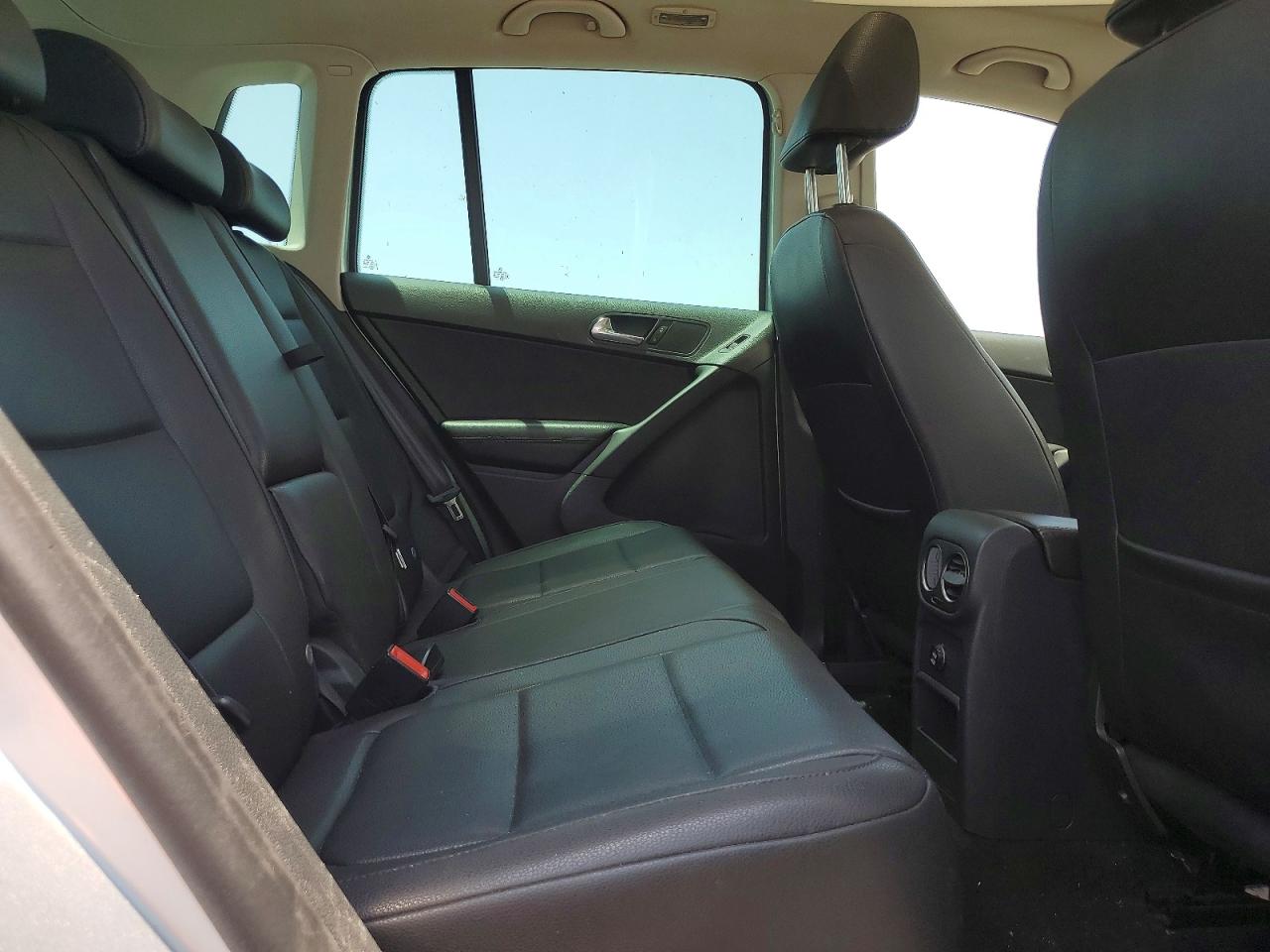 Volkswagen Tiguan S
