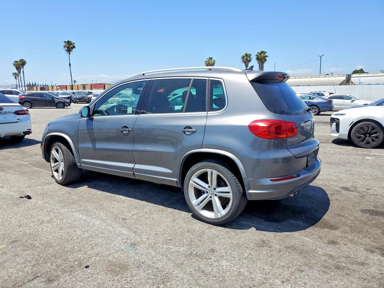 Volkswagen Tiguan S