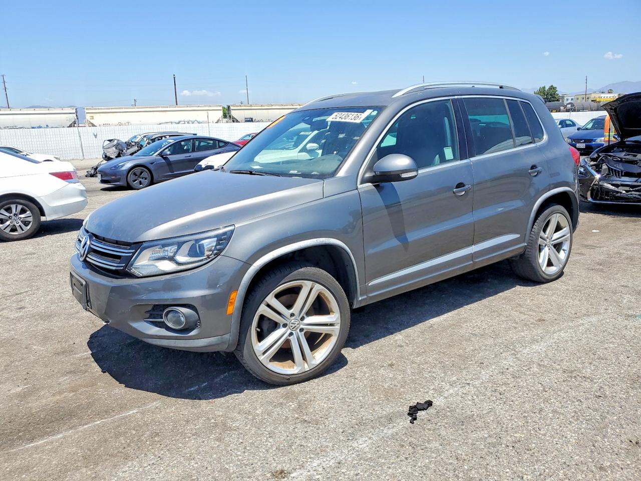 Salvage Volkswagen Tiguan Image