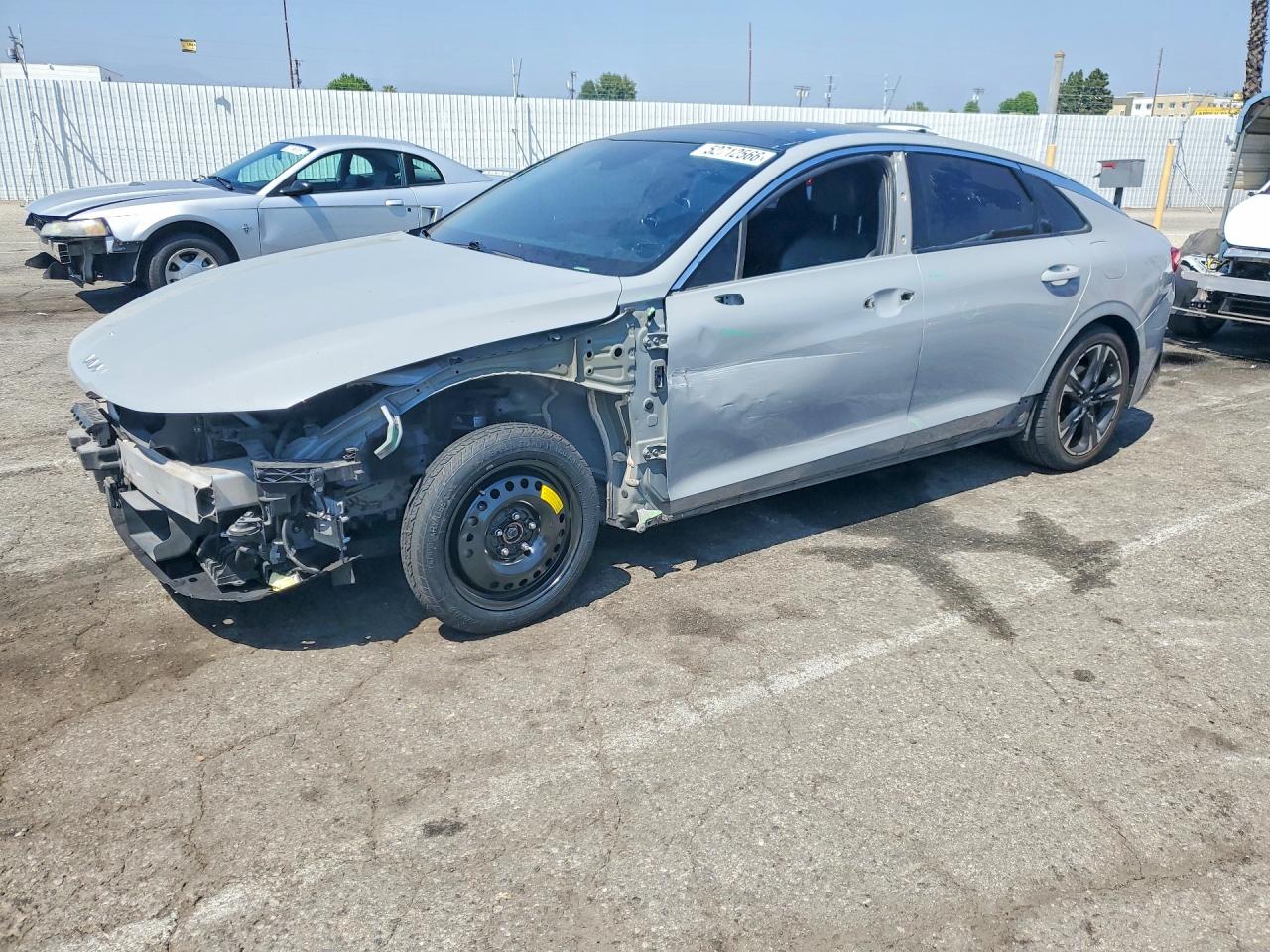 Salvage Kia K5 Image