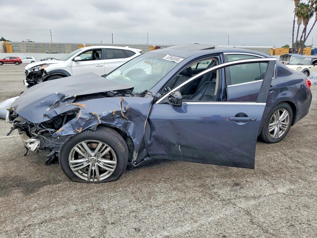 Salvage INFINITI G37 Image