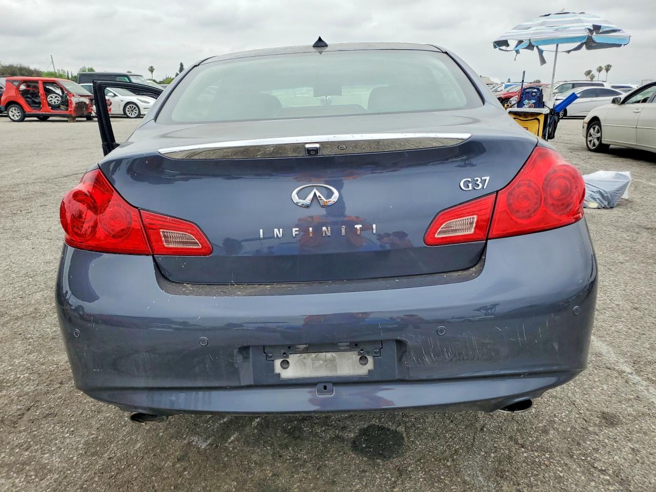 INFINITI G37 Journey
