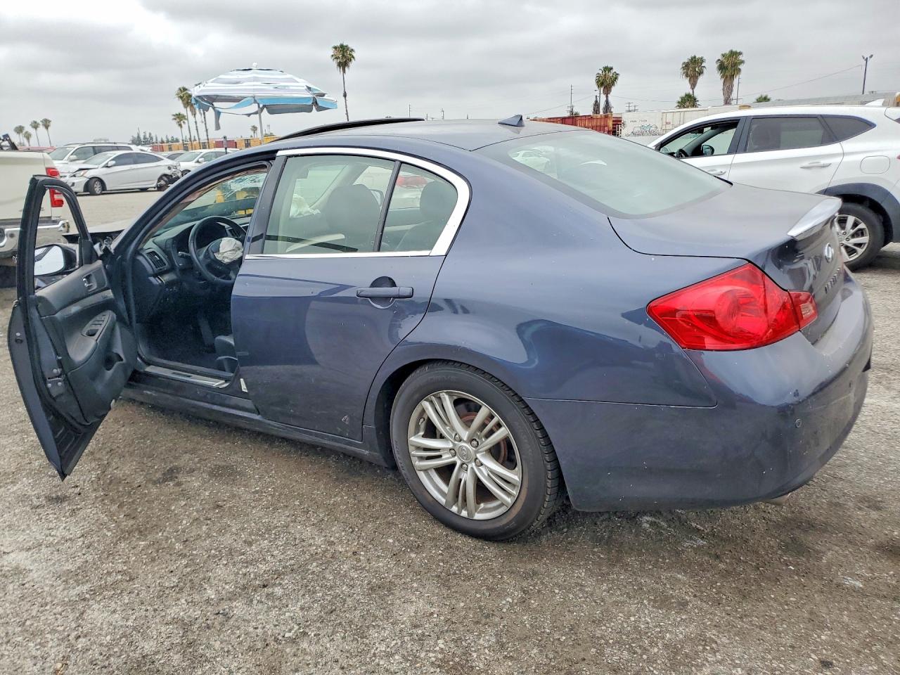 INFINITI G37 Journey