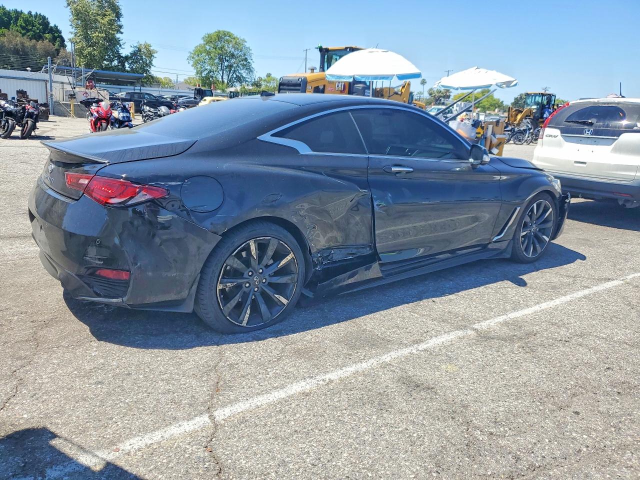 INFINITI Q60 Luxe