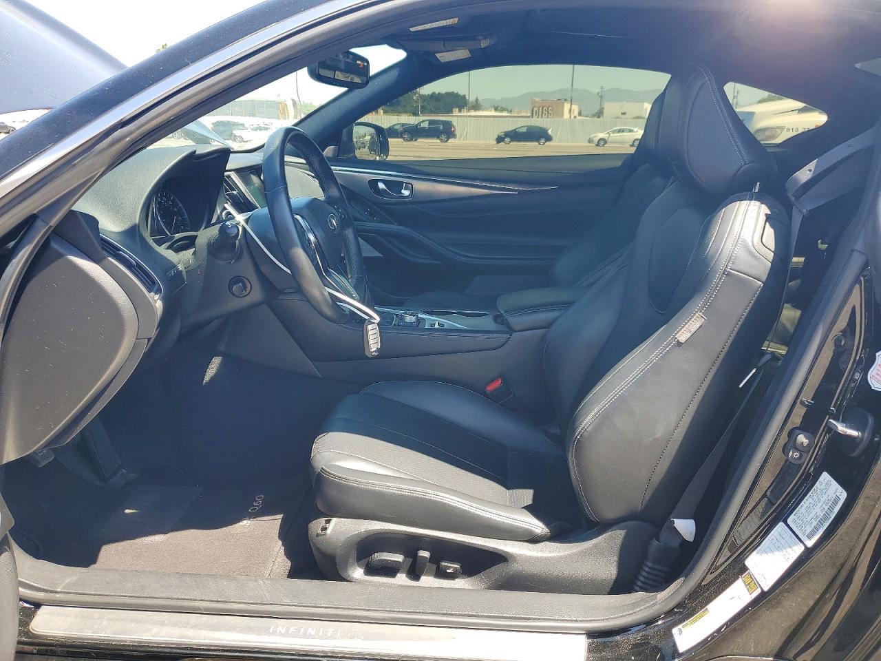 INFINITI Q60 Luxe
