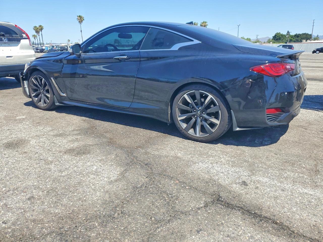 INFINITI Q60 Luxe