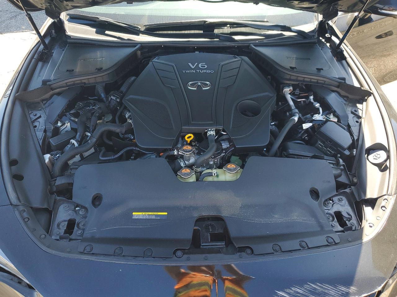 INFINITI Q60 Luxe