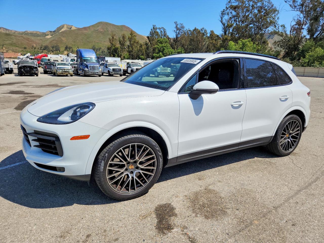 Salvage Porsche Cayenne Image