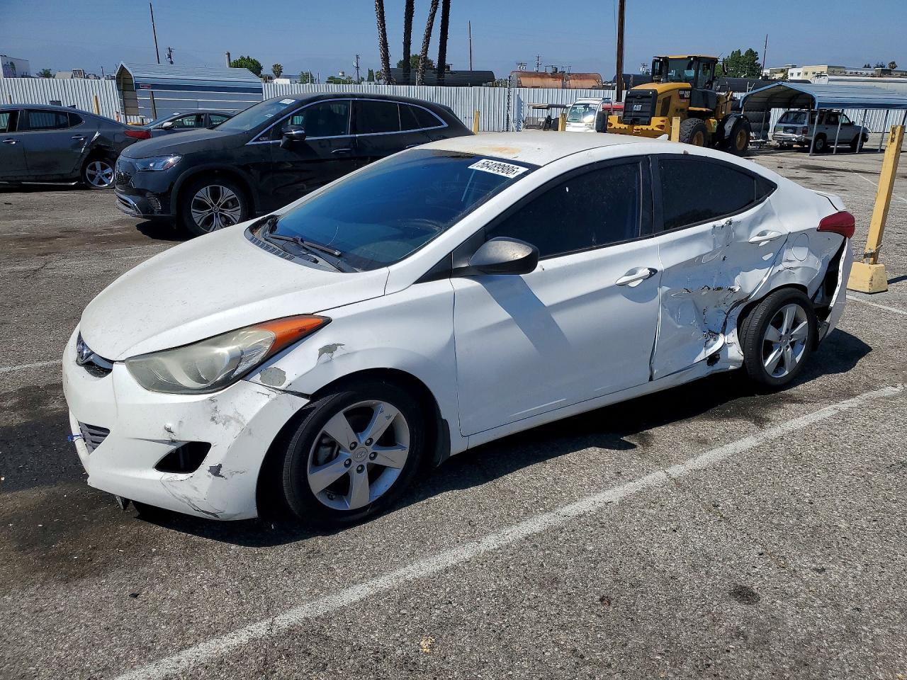 Salvage Hyundai ELANTRA Image