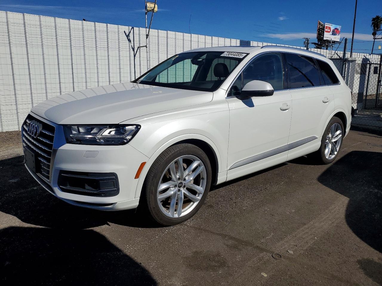 Salvage Audi Q7 Image