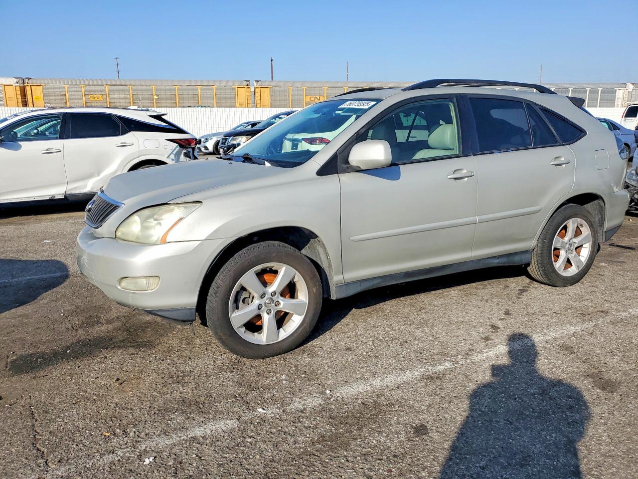 Salvage Lexus RX Image