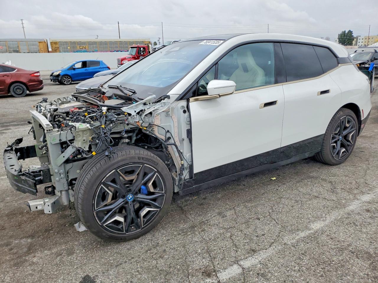 Salvage BMW Ix Xdrive5 Image
