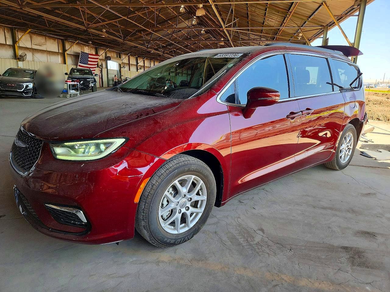 Salvage Chrysler Pacifica Image