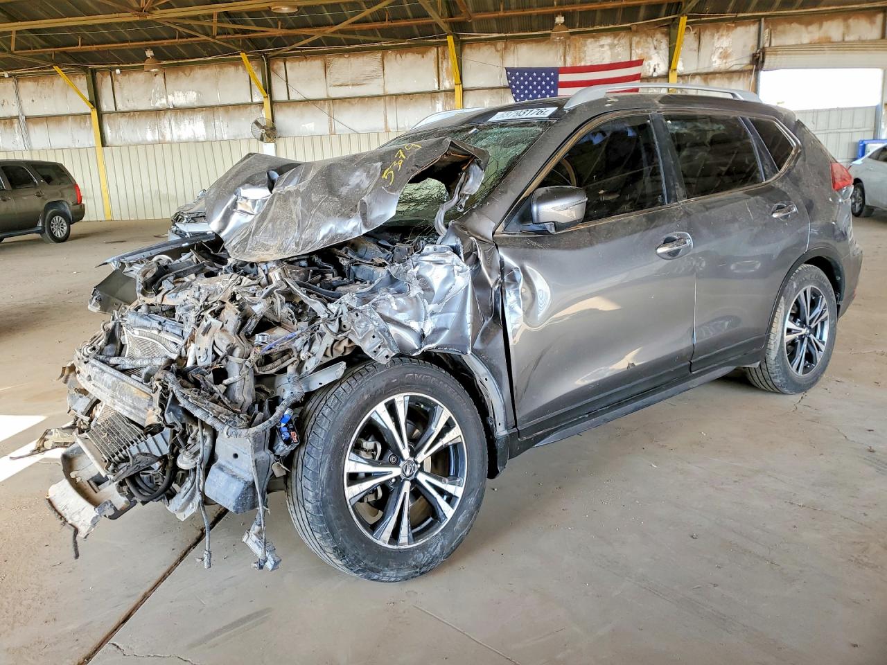 Salvage Nissan X-trail Image