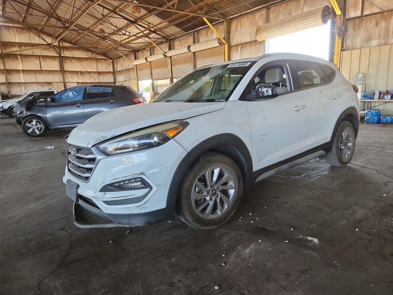 Salvage Hyundai TUCSON Image