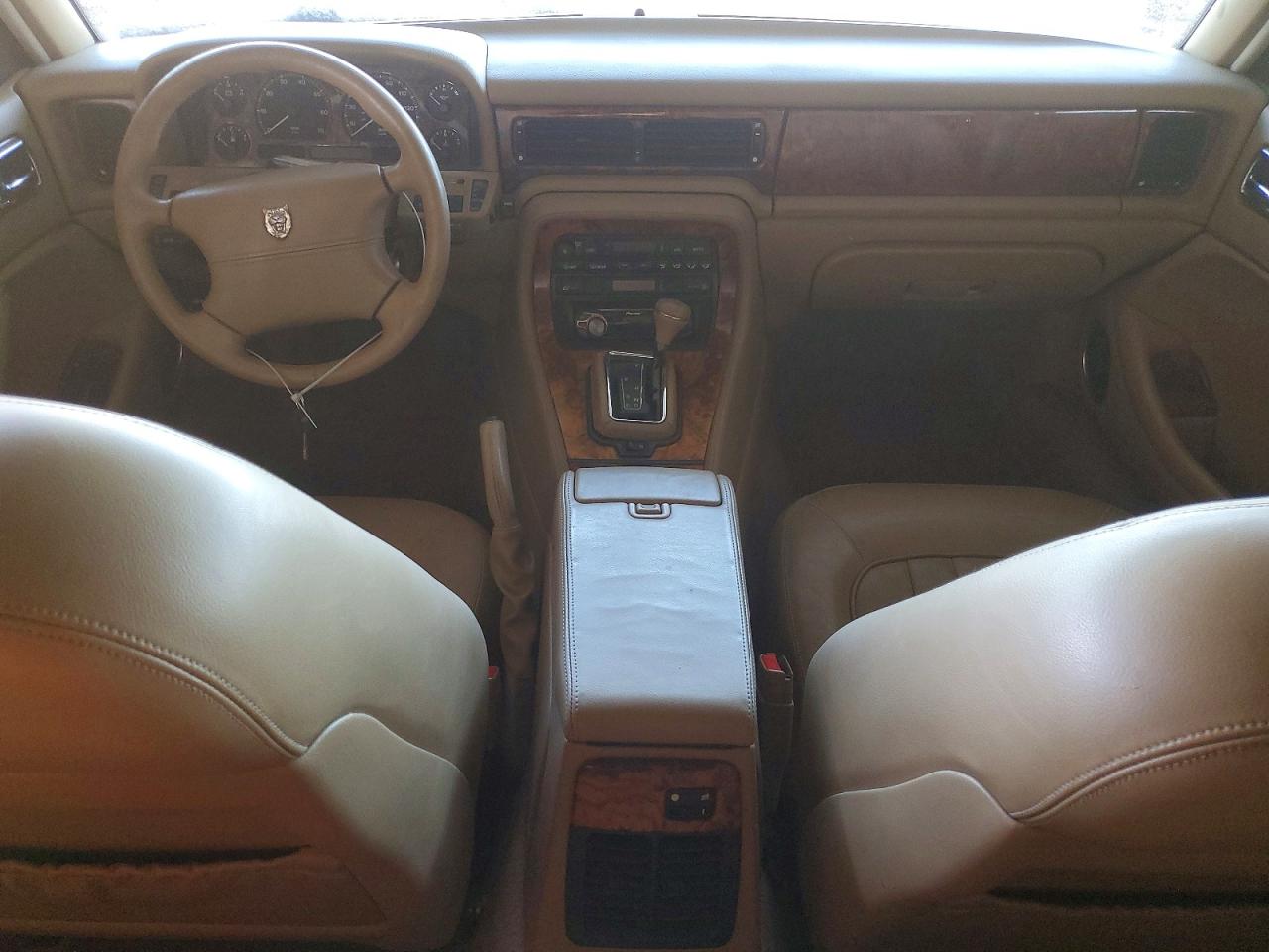 Jaguar Xj6