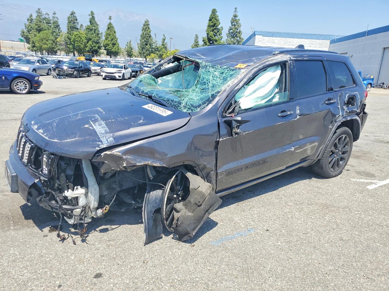 Salvage Jeep Cherokee Image