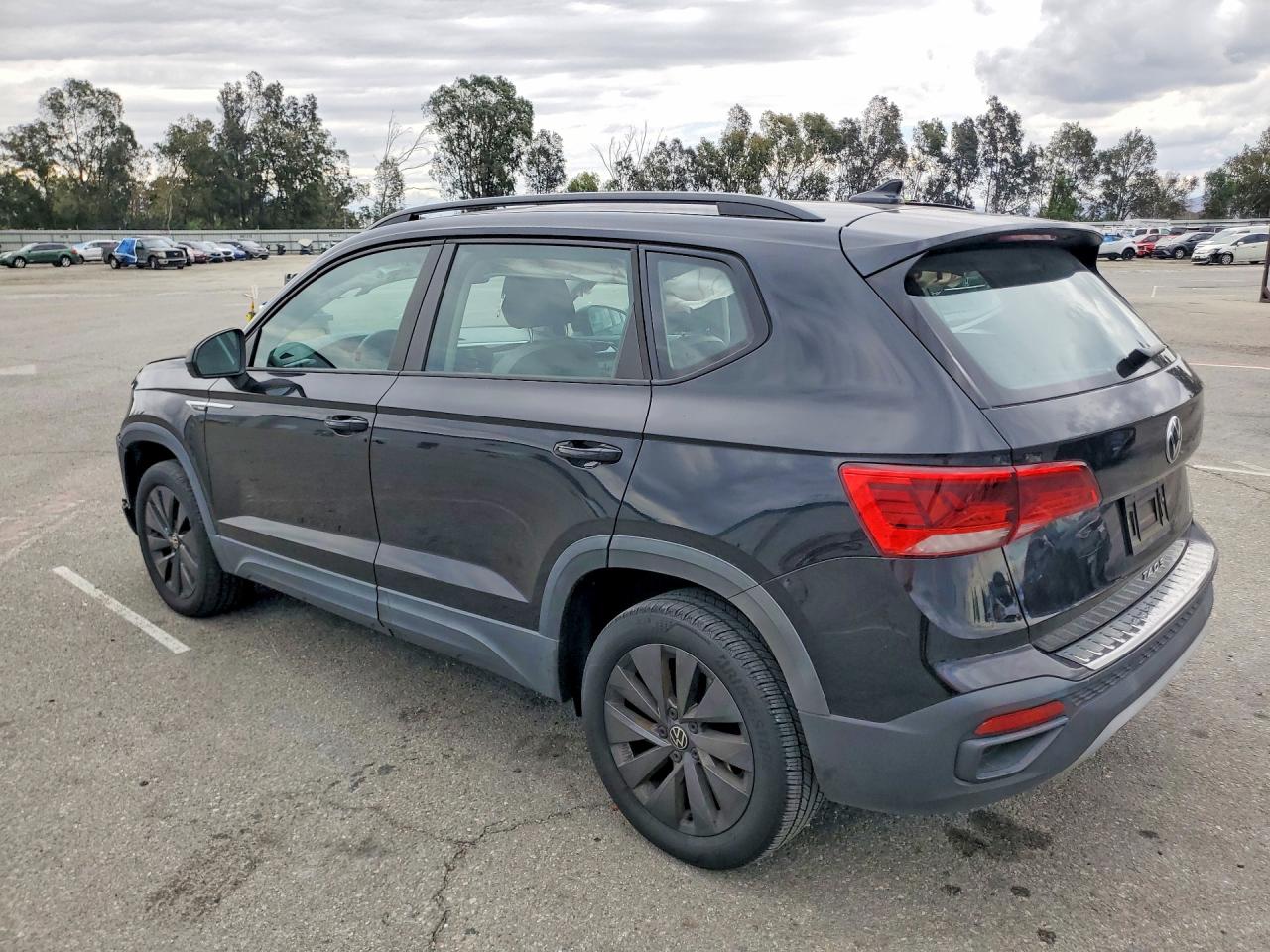 Volkswagen Taos S
